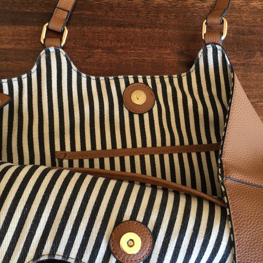 Brown Shoulder Purse - Picture 3 of 6